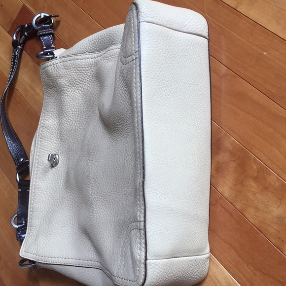 Coach Cream Shoulder Bag - Picture 4 of 11